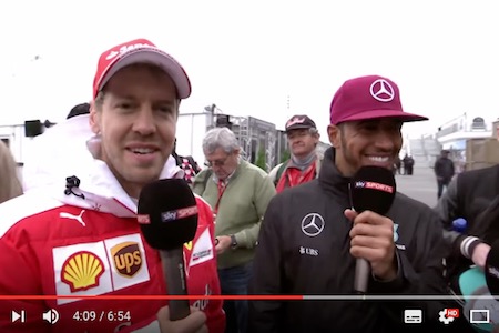【爆笑のカモメ映像】ハミルトンの取材に乱入したベッテルが「カモメ」を連呼する映像