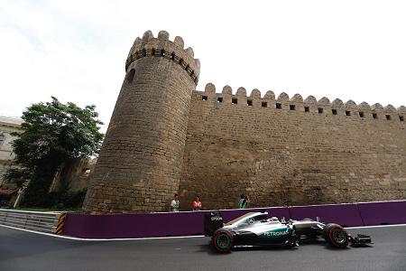 メルセデスAMG「レッドブルとフェラーリはどうしたの？」／ヨーロッパGP1日目