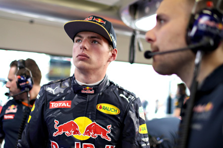 18歳のフェルスタッペン、父親のいない初めてのレースウィーク