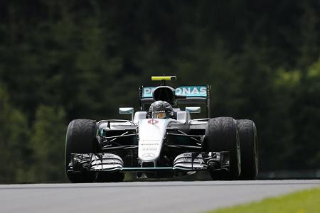 メルセデスAMG「新しい舗装は自分たちによく合っている」／オーストリアGP1日目