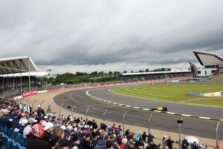 ルノー「みんな良くやった」／F1イギリスGP1日目