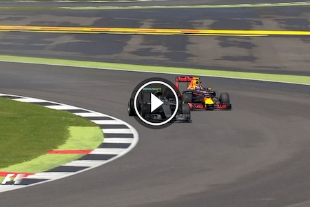 【決勝レース動画】18歳フェルスタッペン、ベケッツのアウト側からロズベルグをオーバーテイク