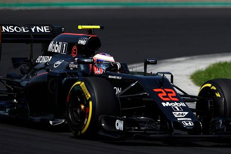 【マクラーレン・ホンダ】バトン「なぜペナルティー？ペダルが床にくっついて危険だった」