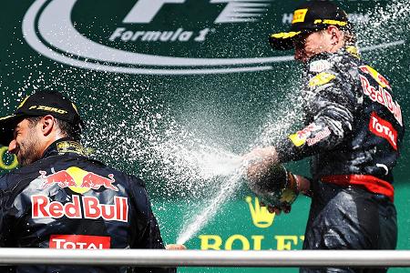 フェルスタッペン「ロズベルグは曲がろうとせず追い出した。フェラーリ超え達成」