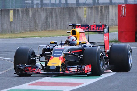 【2017幅広タイヤ】レッドブル、ムジェロでドライタイヤの開発テスト開始