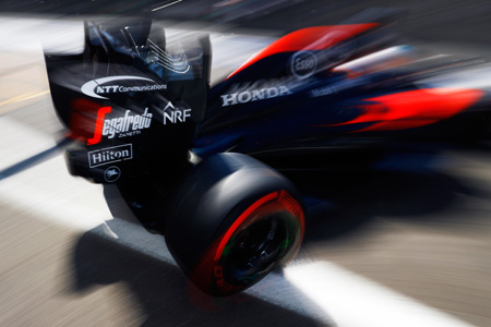 バトン「タイヤのせいで限界まで攻められない」ピレリは反論