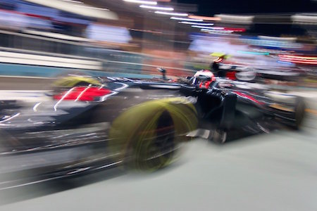 【P1スピード】バトン3位、アロンソ4位／F1シンガポールGPフリー走行1回目