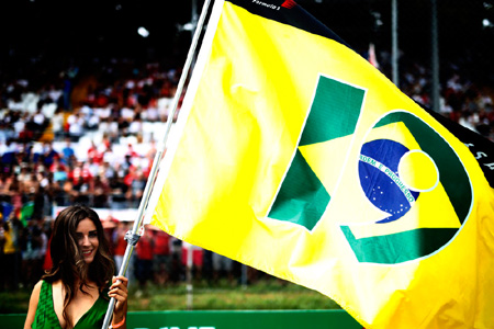 「暫定」マークの付いたブラジルGPを案じるマッサとナッセ