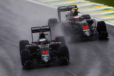 【決勝レポート】波乱のレースでハミルトンが優勝 アロンソもポイント獲得／F1ブラジルGP