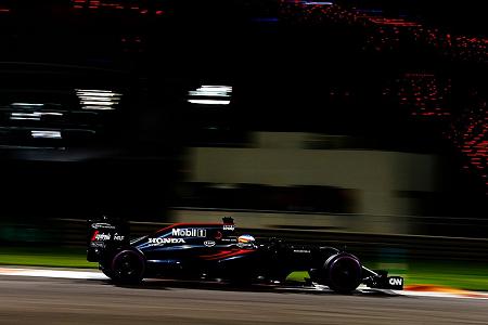 【P2レポート】ハミルトンが連続トップ マクラーレン・ホンダ勢はトップ10にもう一歩／F1アブダビGP