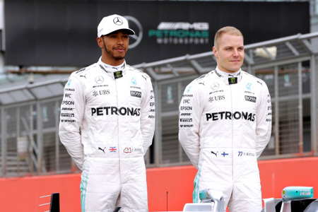 僚友と「データを共有したくない」ハミルトン、これにアロンソが鋭いツッコミ