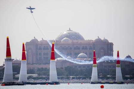 【エアレース動画】室屋義秀、トラブル改善で挑むも攻めすぎて失格／開幕戦アブダビ