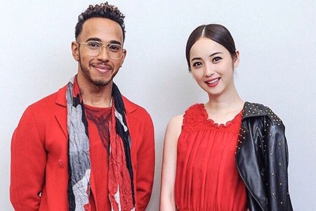 【画像】女優・佐々木希、ルイス・ハミルトンとのツーショット写真を公開