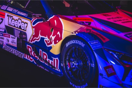 【SUPER GT動画・画像14枚】レッドブル、レクサスに「翼をさずける」。レッドブルカラーのレクサスLC500を世界初公開