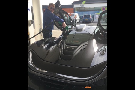 【マクラーレン・ホンダ】ミカ・ハッキネンは「マクラーレンP1の誇り高きオーナー」