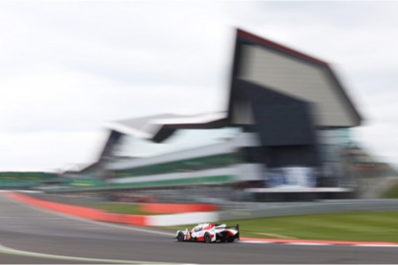 【動画・画像：WEC開幕戦】トヨタ、初日1-2スタート！王者ポルシェに2秒の大差／シルバーストーン6時間