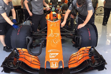 【F1テスト】マクラーレン・ホンダ、テストでもわずか2周でトラブル･･･新エンジンでも未解決？