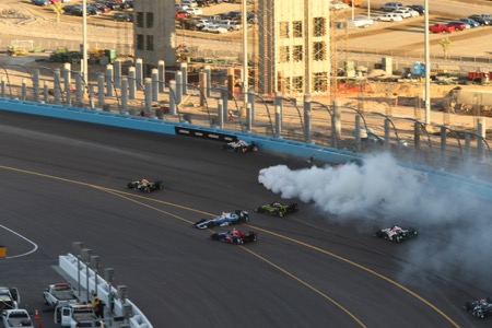 【インディカー動画】多重クラッシュ発生。佐藤琢磨リタイア、アンドレッティは4台全滅／第4戦フェニックス