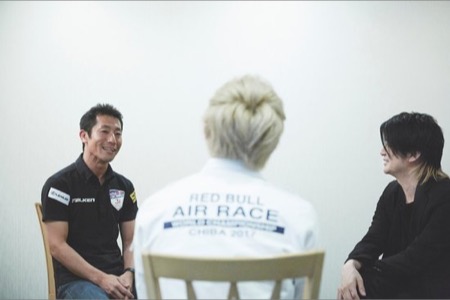 【エアレース特別対談vol.3】GLAYのTERU×室屋義秀「アーティストとアスリートの共通点」･･･『聖地、幕張』