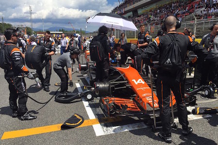 【レース速報】アロンソ、1コーナーでコースアウト　上位勢に波乱／F1スペインGP