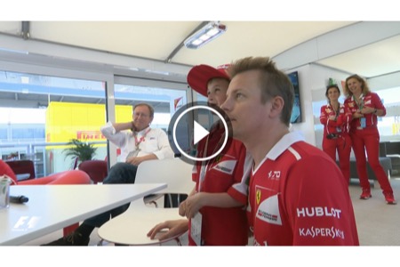 【動画】ライコネンがリタイアしてスタンドで大泣きの少年、ライコネンとともに満面の笑み