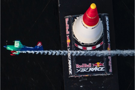 【レッドブル・エアレース】室屋義秀、0.007秒差でラウンド8に進出