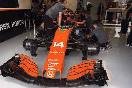 【マクラーレン・ホンダ】2台のホンダPU、油圧系とMGU-Hに問題