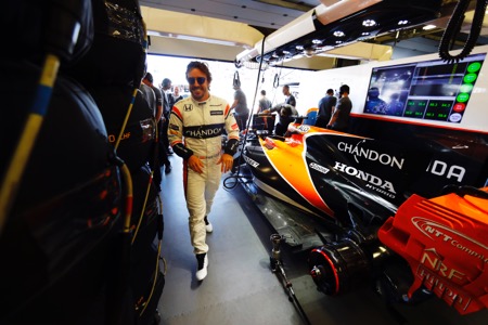 【F1移籍】マクラーレン認める、アロンソの後任としてサインツは選択肢