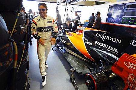 バクーで今季初ポイント獲得のアロンソ　マネジメントチームも活躍していた？