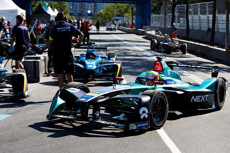 DTM代表ゲルハルト・ベルガー、メルセデス撤退に「フォーミュラEはまだレースとは言えない」