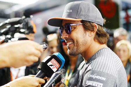 アロンソ、ウィリアムズから熱烈オファーとうわさに「あと2、3週間様子を見る」