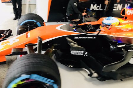 【P2結果】大雨の中、ピットでは船が浮かぶ／F1日本GP