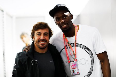 【マクラーレン】アロンソ、大活躍の同郷サインツに「来年は“マクラーレンが上”だから今のうちさ」