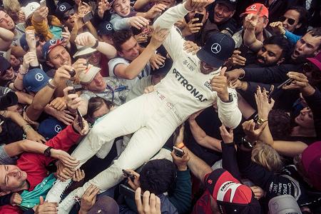 ハミルトン「フェラーリ移籍は考えられない。メルセデスでF1キャリアを終えたい」