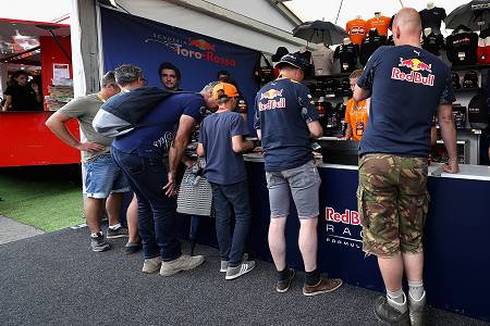 F1グッズ販売方式変更には反対だとフェラーリ