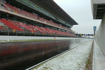 【F1テスト3日目朝・動画・画像】降雪により午前は中止･･･お昼から走行再開！