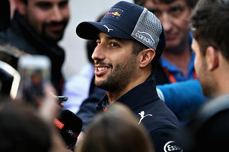 「リカルドが去るならサインツがいる」とレッドブルのボス