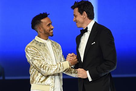 ハミルトンとメルセデスの契約締結が遅れている理由は？