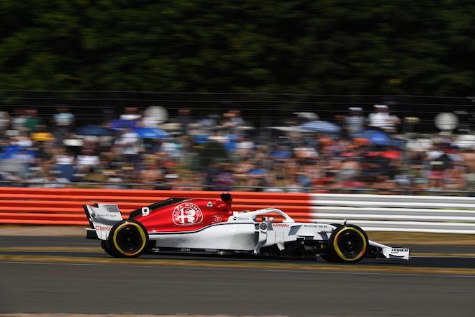 【F1レース速報】2度のセーフティカーが導入される波乱　最後のスプリントレースを制するのは？