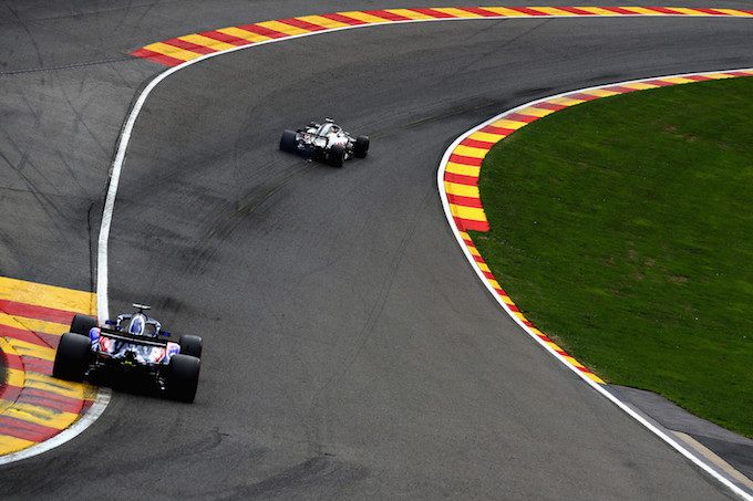 【F1レース速報】スタート直後に多重クラッシュ！3台リタイア／F1ベルギーGP