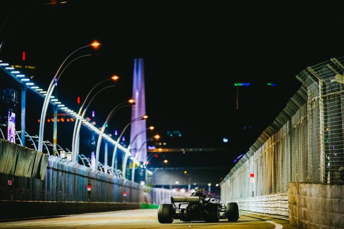 【予選結果】三つ巴の激しい予選、ハミルトンが完璧なアタックで制す／F1シンガポールGP