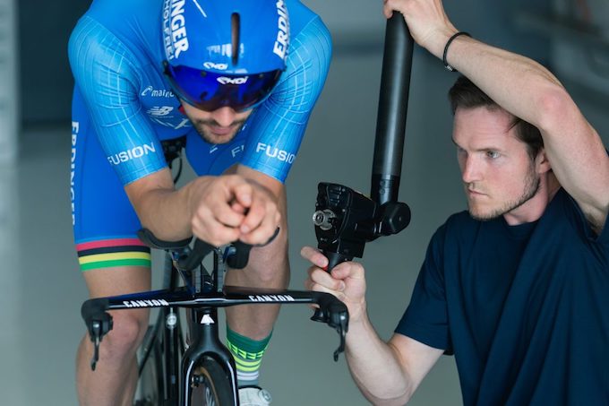 【画像】ザウバー製の自転車用“空力ハンドル”を使用した選手が世界選手権で優勝、プロポーズも成功