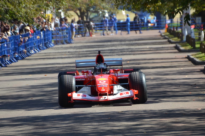 【画像：イベント】中野信治「万博記念公園は子供の頃によく遊んだ場所。F1で走れて光栄」太陽の塔周辺をフェラーリF1が走行