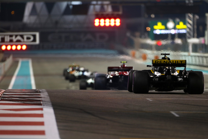 【画像：F1レース速報】ヒュルケンベルグ、オープニングラップで接触し横転／F1最終戦アブダビGP