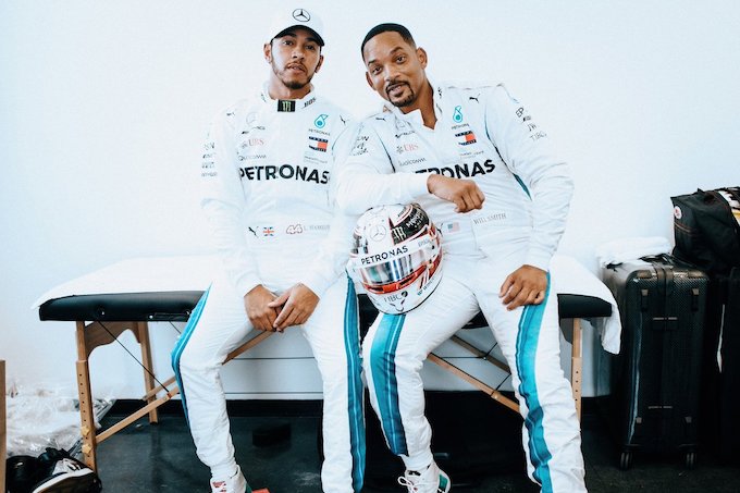 【動画】迫真の演技！ハミルトンを縛った俳優ウィル・スミスが代わりに出場！？「誰にもバレやしないさ！」