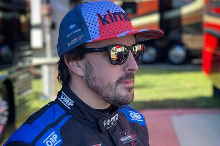 アロンソ「息抜きのためにF1パドックに行くことはあるかも」