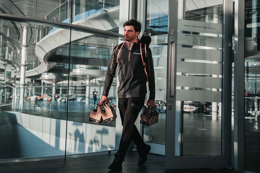 【動画と画像：マクラーレンF1】スペイン・ビールの『エストレージャ・ガリシア0,0』と長期契約を発表