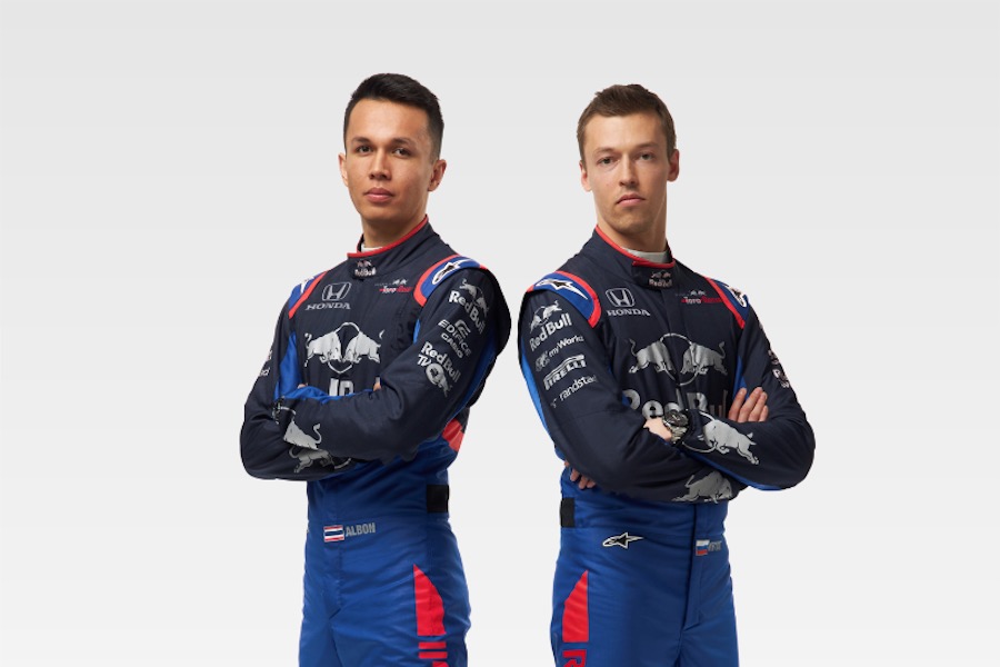 【全身画像：トロロッソ・ホンダ】斬新な2019年F1レーシングスーツの全体像を公開！下半分のカラーに驚き