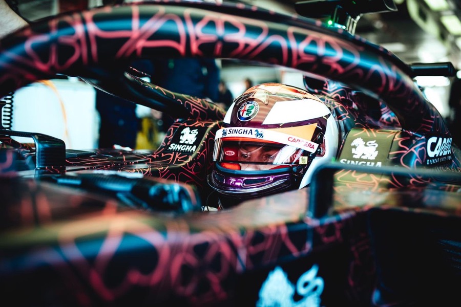 【アルファロメオ】ライコネン「クルマの感触はいい」ジョビナッツィが空港からパーツを運んで間に合う･･･