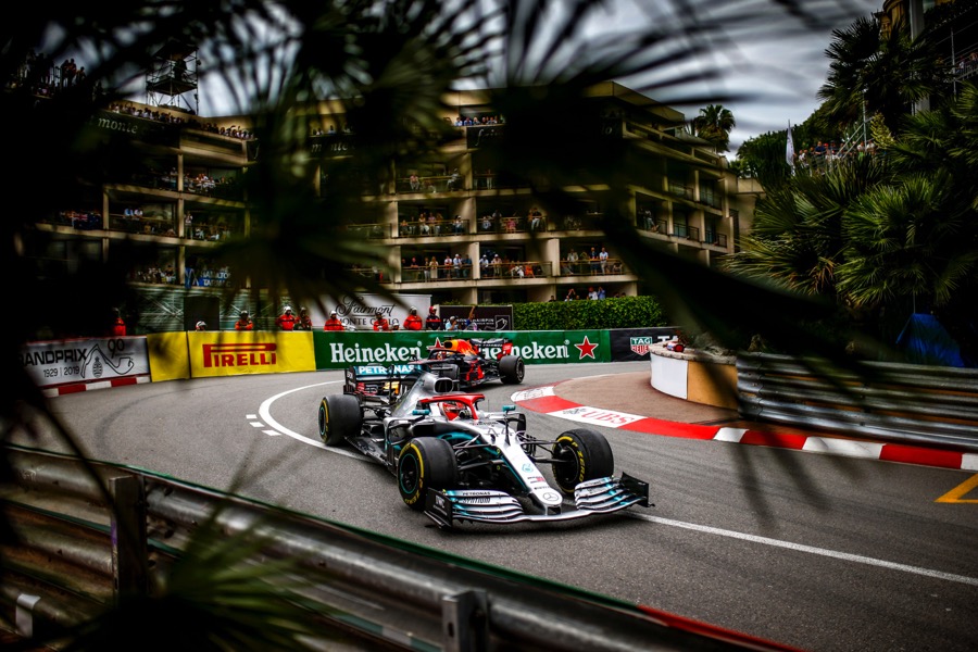 【動画と写真：F1モナコGP】レッドブル・ホンダのフェルスタッペンとメルセデス勢の激しいバトル